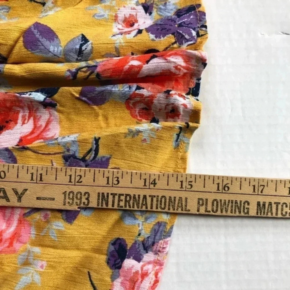 Off Shoulder Floral Top - Picture 7 of 11